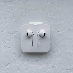 Apple Wired EarPods with Remote and Mic